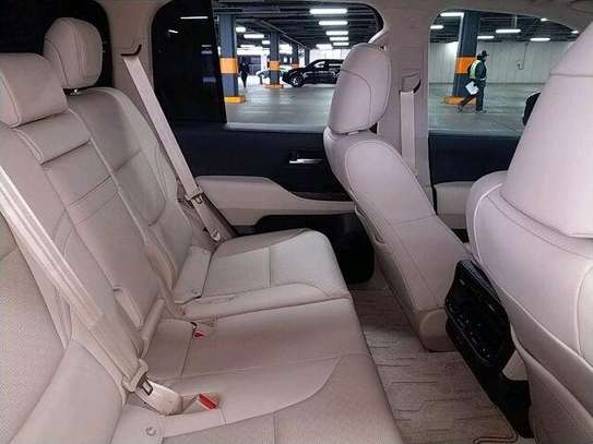 Toyota Land Cruiser V8 image 6