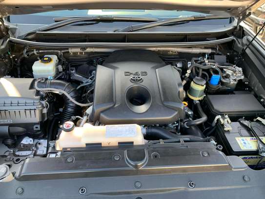 Toyota Land cruiser VXL image 2