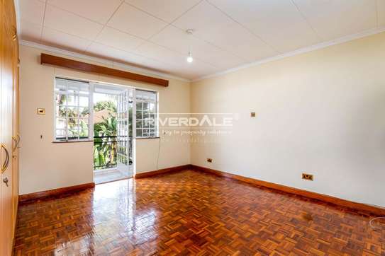 4 Bed Townhouse with En Suite in Brookside image 9
