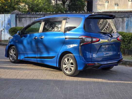 Toyota Sienta hybrid Blue 2018 image 12