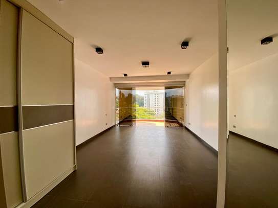 3 Bed Apartment with En Suite in Riverside image 10