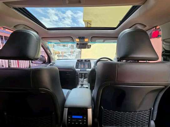 2023 Toyota land cruiser Prado VXL image 7