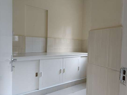 4 Bed House with En Suite in Rosslyn image 37