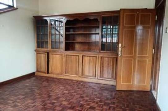 5 Bed House with Garage in Gigiri image 4