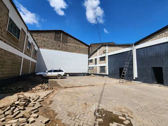 12,000 ft² Warehouse with Parking in Ruaraka image 5