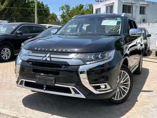 Mitsubishi outlander  hybrid image 4