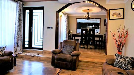 4 bedrooms all en-suite flat-roof maisonettes with SQ image 3