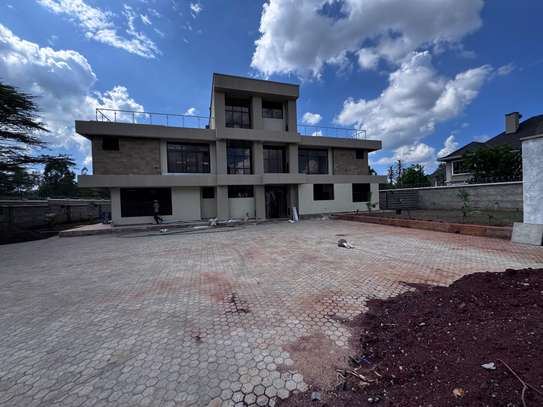 5 Bed Townhouse with En Suite in Karen image 9