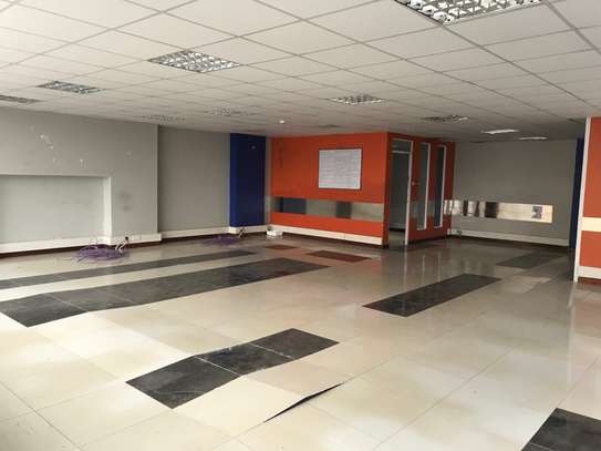2,000 ft² Office with Backup Generator at Ringroad image 1