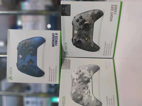Xbox One  Controllers image 2