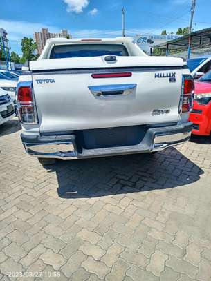 Toyota Hilux double cabin manual image 12