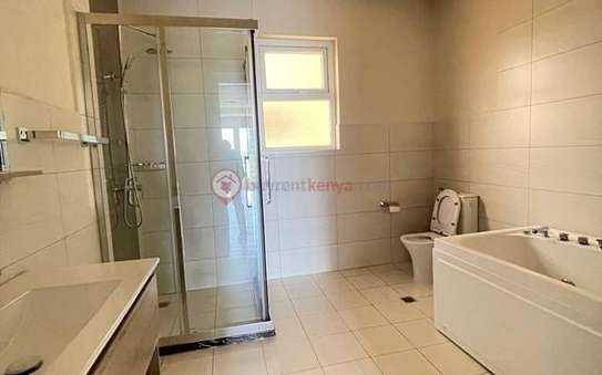 3 Bed Apartment with En Suite in Kilimani image 11