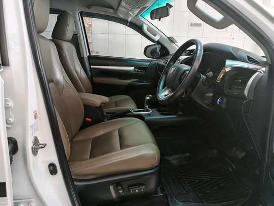 Toyota Hilux double cabin 2016 model image 2