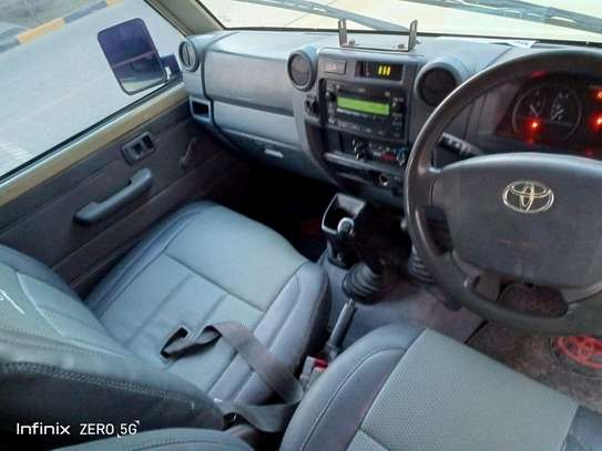 Toyota Landcruiser double cab image 2
