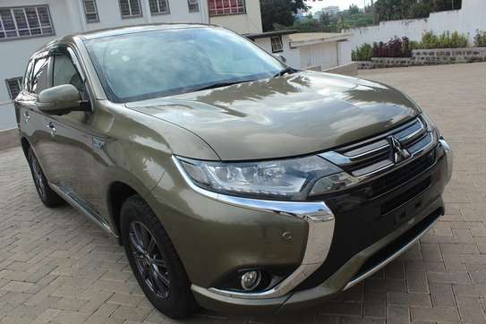 Mitsubishi Outlander PHEV 2017 89,000 Kms image 2