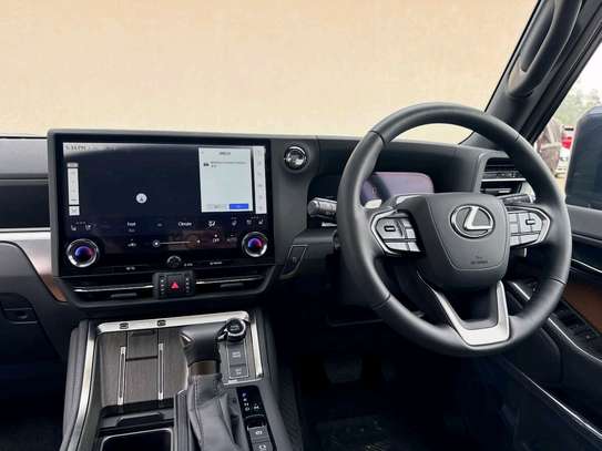 2025 Lexus GX550 image 14
