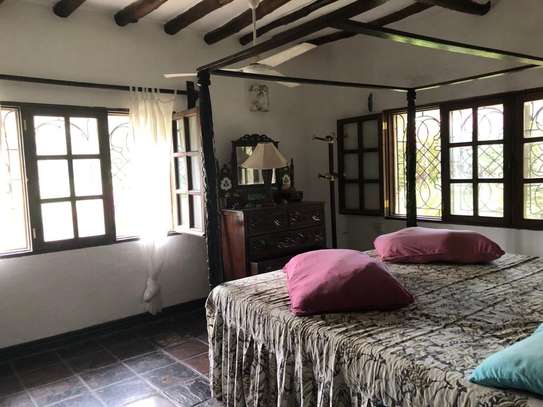 5 Bed Villa with En Suite in Malindi image 9