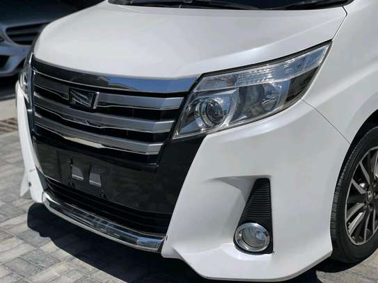 Toyota Noah new shape white in color image 8