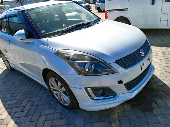 Suzuki swift pearl white image 5