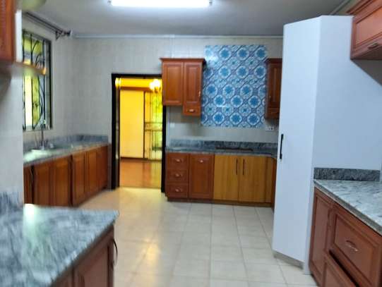5 Bed House with En Suite in Lavington image 32