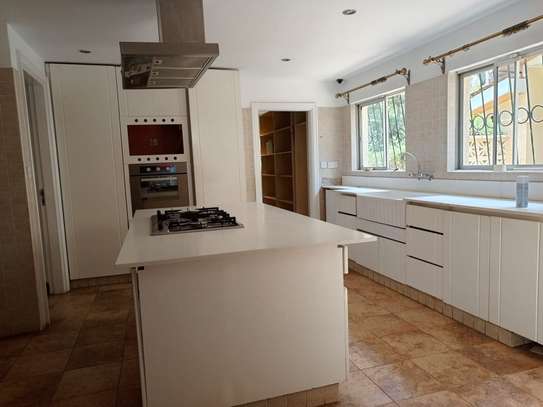 5 Bed Villa with En Suite in Muthaiga image 3