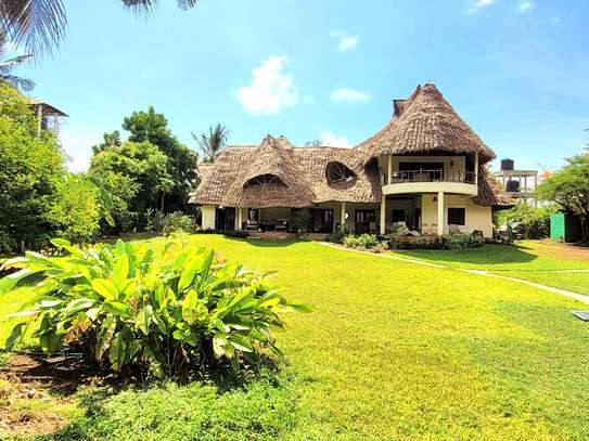 5 Bed Villa with Swimming Pool in Diani image 3