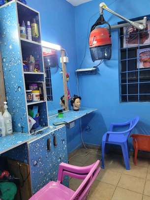 Salon on sale image 3