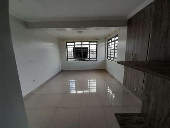 a beautifull three bedroom plus sq townhouse for rent image 4