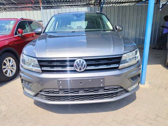 Volkswagen Tiguan Sunroof 2018 Grey image 1