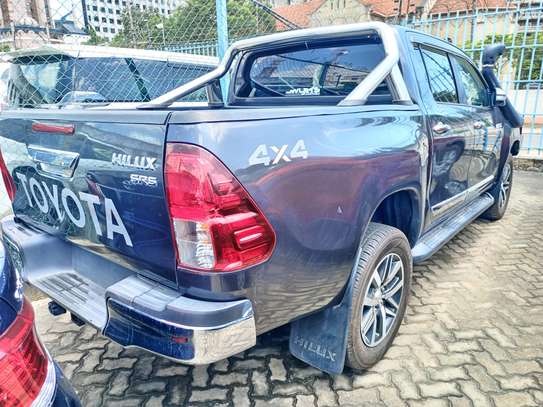 Toyota Hilux double 4*4 image 2