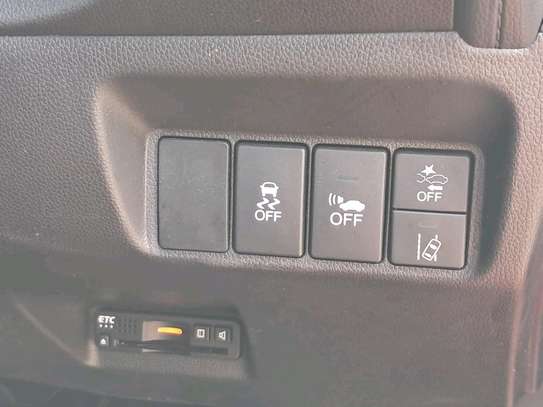 Honda Fit Shuttle hybrid Redwine 2018 image 6