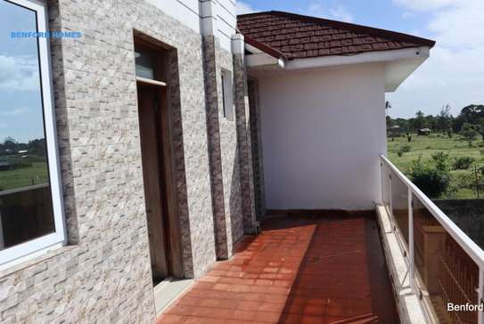 4 Bed Townhouse in Bamburi image 7