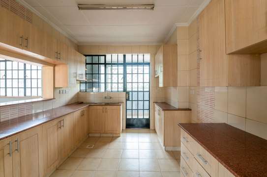 4 Bed Apartment with Parking in Kilimani image 19