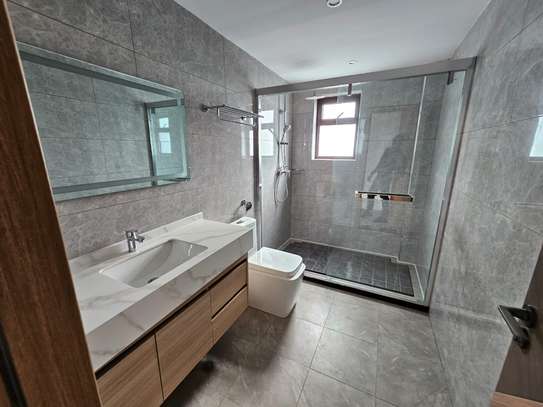 3 Bed Apartment with En Suite in Riverside image 18