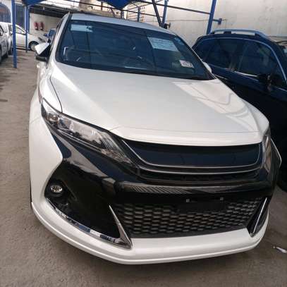 Toyota harrier Gs image 1