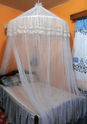 Round mosquito nets. image 2