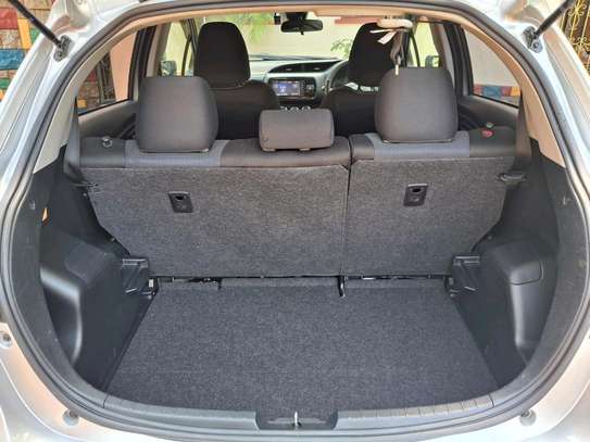 Toyota Vitz Silver 1300cc 2018 image 3