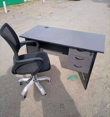 Office chair with a desk J5 image 1