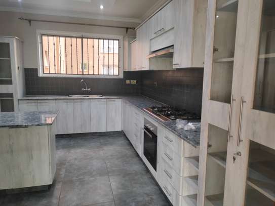 3 Bed Apartment with En Suite at Off Riverside Drive image 5