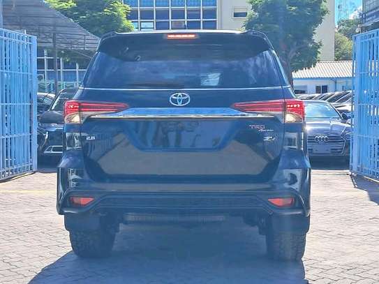 TOYOTA FORTUNER image 2