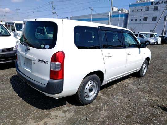 Toyota succeed image 6