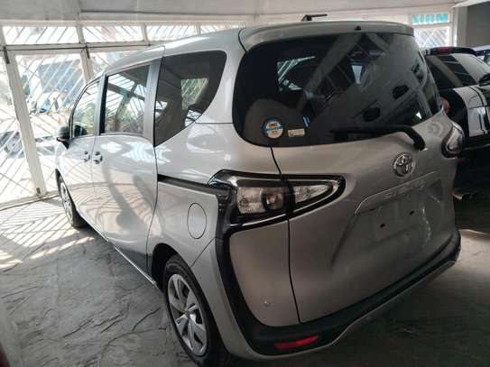 Toyota Sienta non hybrid on sale image 3