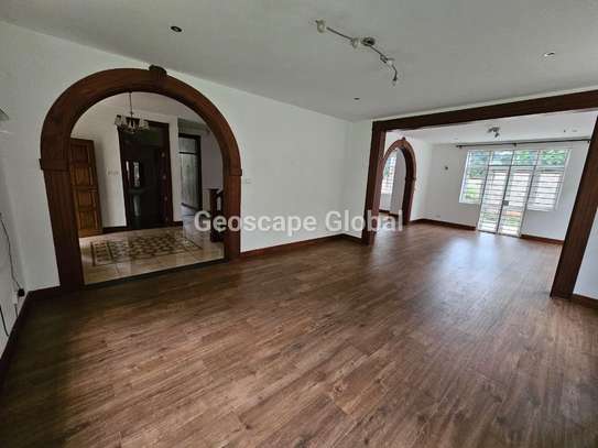 5 Bed House with En Suite in Rosslyn image 4