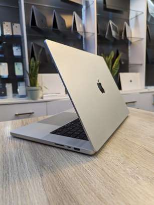 MacBook pro 16- inch 2021 Chip Apple M1 Pro image 3
