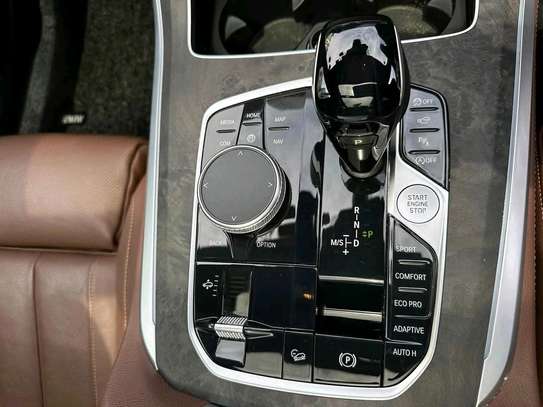 BMW X7 X-Drive35d sunroof 2019 image 4