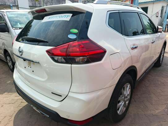Nissan X-Trail sunroof image 6