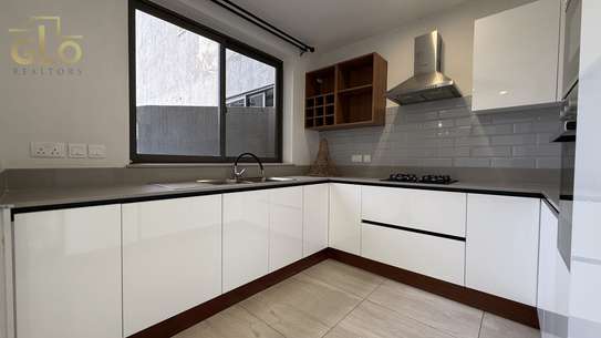 2 Bed Apartment with En Suite in Rhapta Road image 14