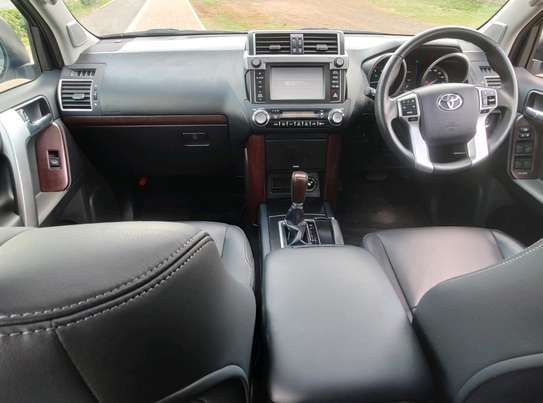 2015 Toyota Landcruiser Prado. Sunroof, Leather seats image 3
