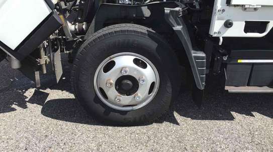 Mitsubishi Canter image 3