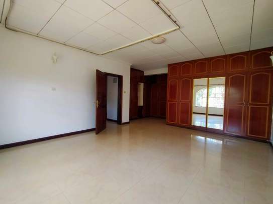 5 Bed House with En Suite in Thika Road image 15